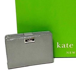 🆕♠️ Kate Spade Small Bifold Patent Wallet
